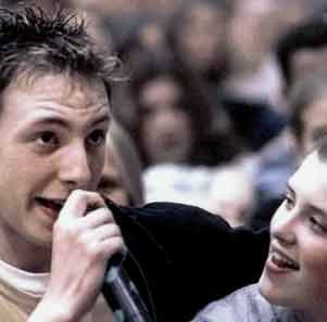 Jeff sings to a young lady in the audience.